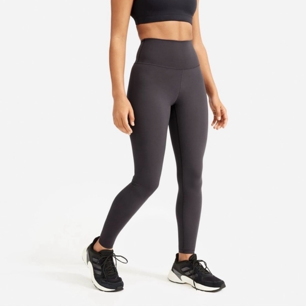 Everlane Perform Leggings in Ink Grey